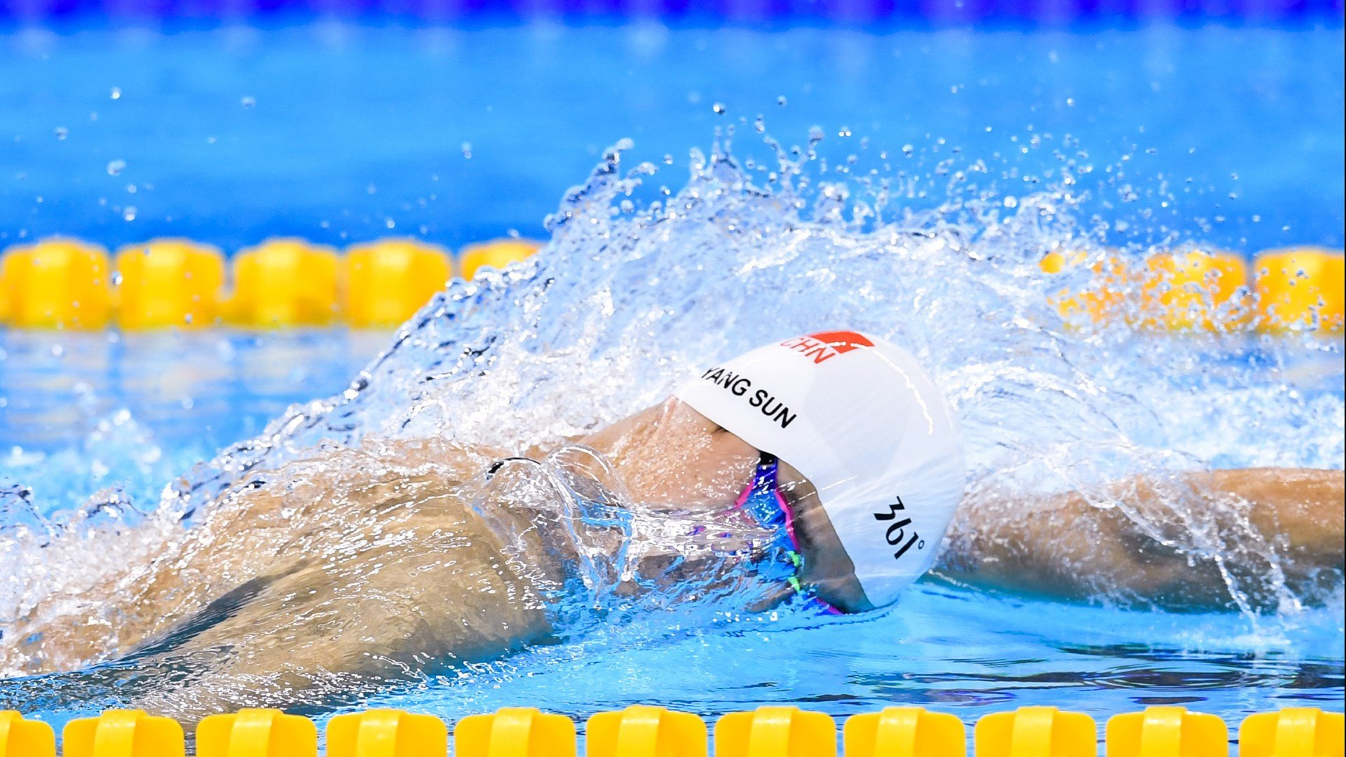 Uzi重返赛场，大比分获胜首场状态出色，热火观众沸腾