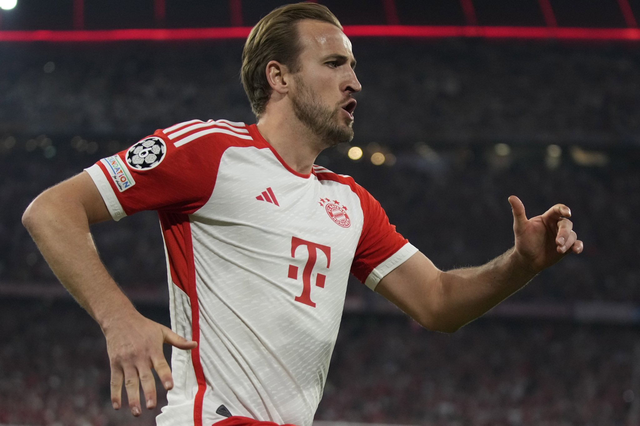 爱游戏体育平台关于凯恩回归赛场，出色防守首场状态亮眼，老鹰观众沸腾！的信息